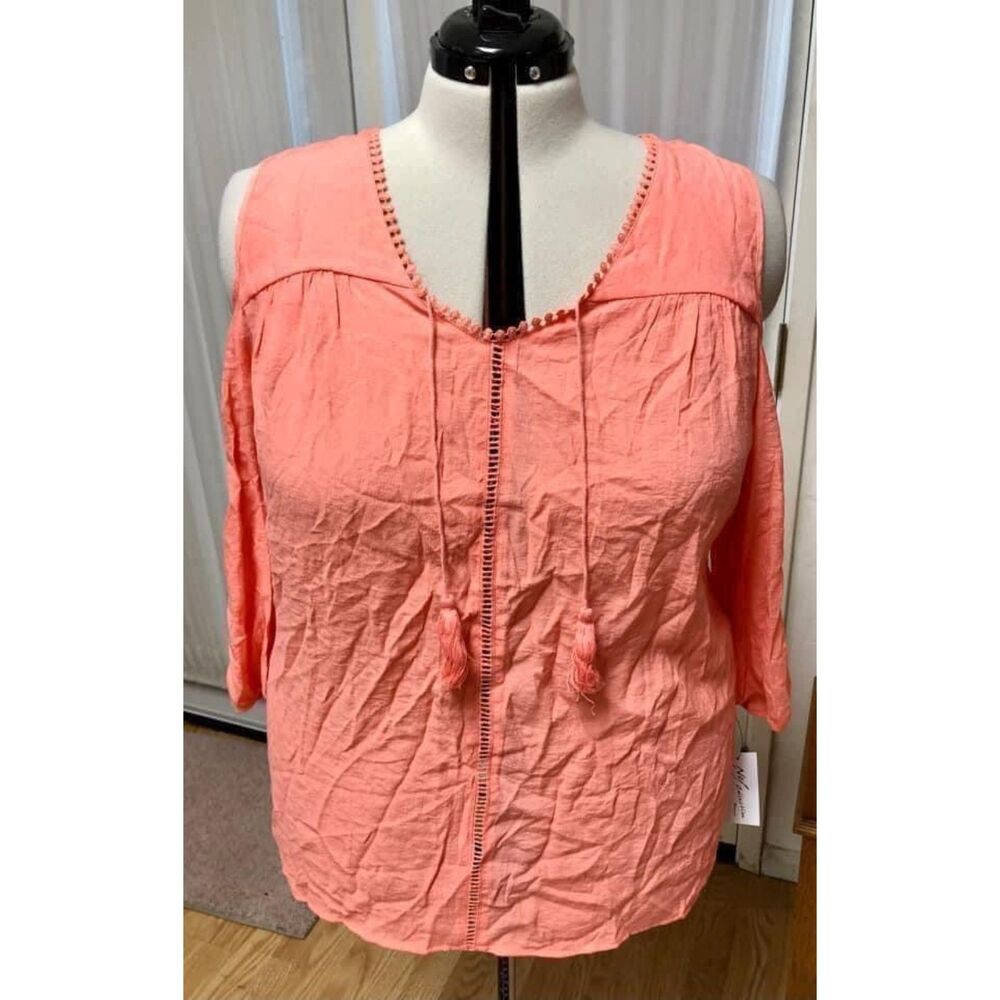 NY collection coral colored lace trim pintuck cold shoulder top